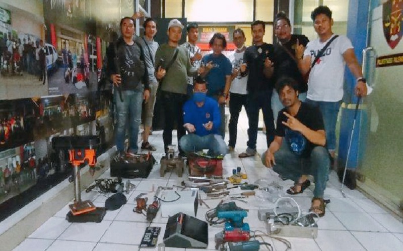 Polisi Gerebek Home Industry Senpi Ilegal di Palembang, Pelaku Berhasil Kabur 