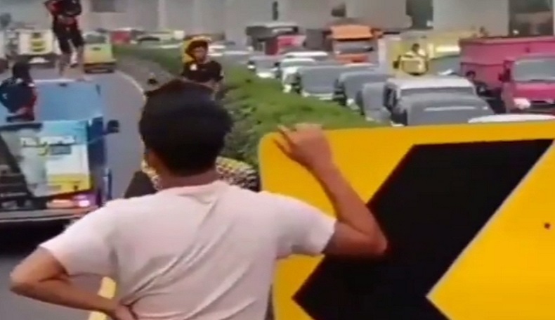Puluhan Truk Blokade Tol Purbaleunyi Bandung, Lalu Lintas Macet Total 