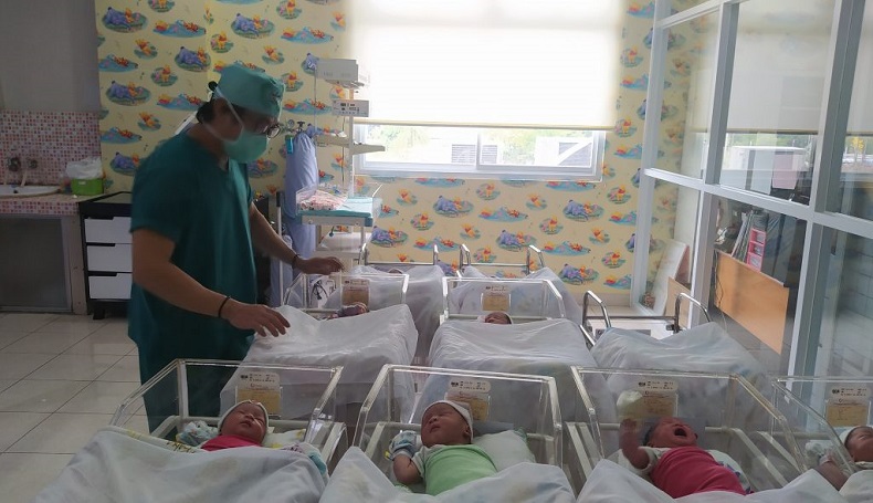 Abadikan Momentum, 8 Bayi Cirebon Lahir di Tanggal Cantik 22 Februari 2022