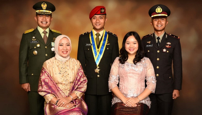 Kisah Inspiratif Jenderal TNI Mendidik Anak : 1 Lulusan Terbaik Akmil, 1 Akpol, si Bungsu Mahasiswa UI
