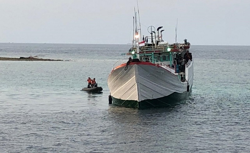 Dramatis, Begini Detik-Detik TNI AL Selamatkan Kapal Nelayan Karam di Kepulauan Seribu