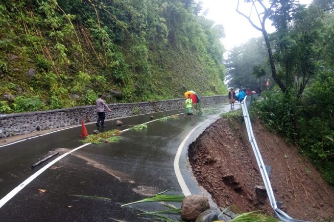 Cuaca Buruk, Sejumlah Wilayah di Sulsel Direndam Banjir dan Dilanda Longsor