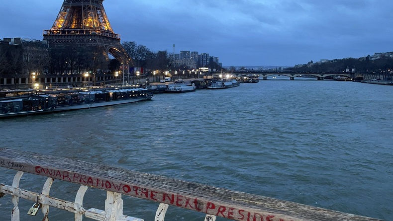 Viral Vandalisme Bawa-Bawa Nama Ganjar Dekat Menara Eiffel, sampai Dilapor ke Wali Kota Paris
