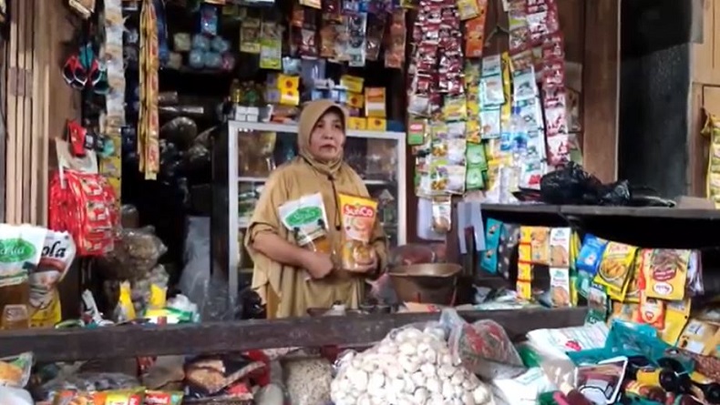 Pedagang di Kendal Mengeluh, Beli Minyak Goreng Harus Sepaket dengan Sabun Mandi 