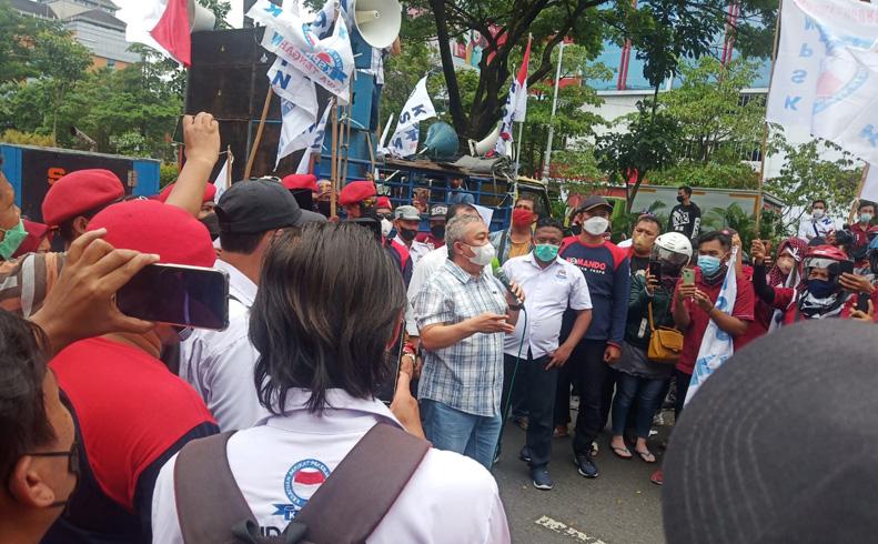 Temui Massa Buruh Tolak Aturan JHT, Legislator Gerindra: Jangan sampai Ada yang Nggembosi