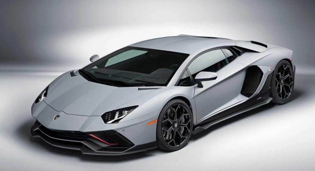 4.000 Mobil Terbakar di Kapal, Lamborghini Tangisi Nasib Aventador Kerugian Tembus Rp4,8 Triliun