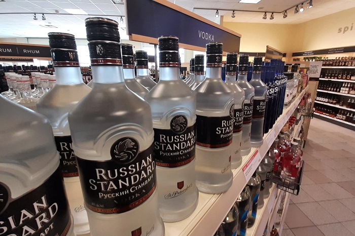 Protes Serangan ke Ukraina, Toko dan Bar di AS Juga Kanada Buang Stok Vodka Rusia 