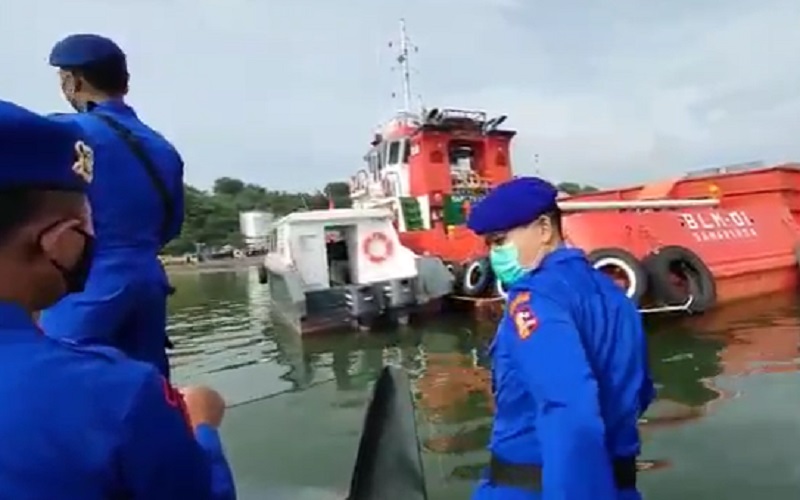Cuaca Ekstrem, Kapal Pengangkut Material Sirkuit Mandalika Terombang-ambing di Laut