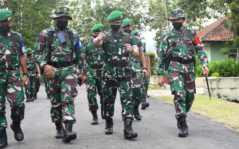 Kodam IV/Diponegoro Kirim 555 Prajurit Yonif 405/SK  Amankan Objek Vital di Papua