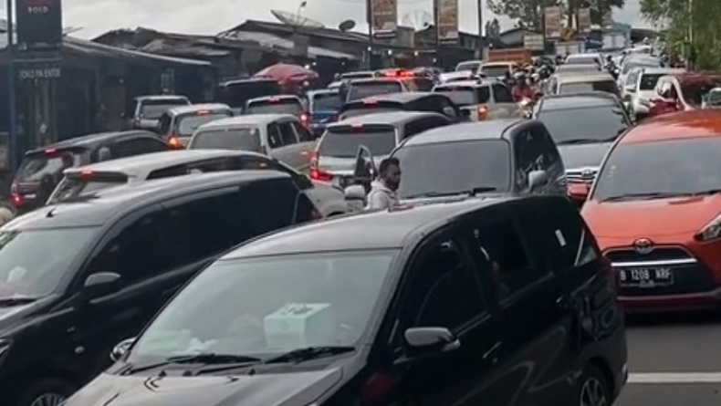 Viral Kemacetan Belasan Jam di Puncak Bogor, Polda Jabar: Penyebabnya 6 Mobil Mogok