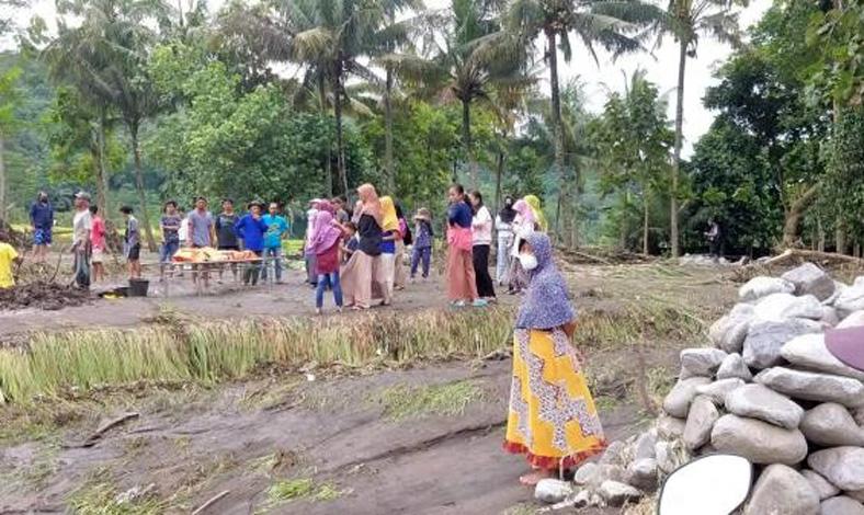  Bupati Brebes: Banjir Bandang Bumiayu akibat Penggundulan Hutan di Lereng Gunung Slamet