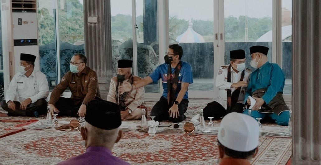 Menparekraf Temui Masyarakat Jambi Kota Seberang Kembangkan Destinasi Wisata 