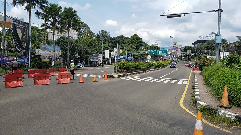 Hujan Deras dan Angin Kencang, Wisatawan Diminta Waspada Jalur di Puncak Bogor