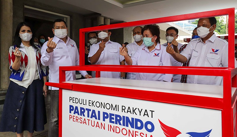 Bagikan Gerobak Perindo untuk UMKM, Hary Tanoe Ajak Masyarakat Tingkatkan Pendapatan Ekonomi