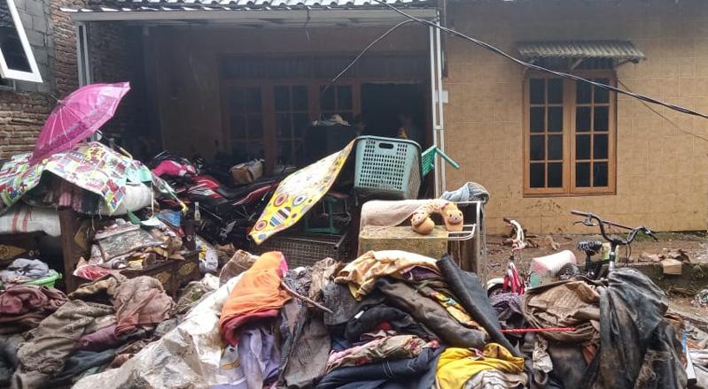 Sungai Pringapus Meluap, Rumah Warga Semarang Terendam Banjir 1 Meter