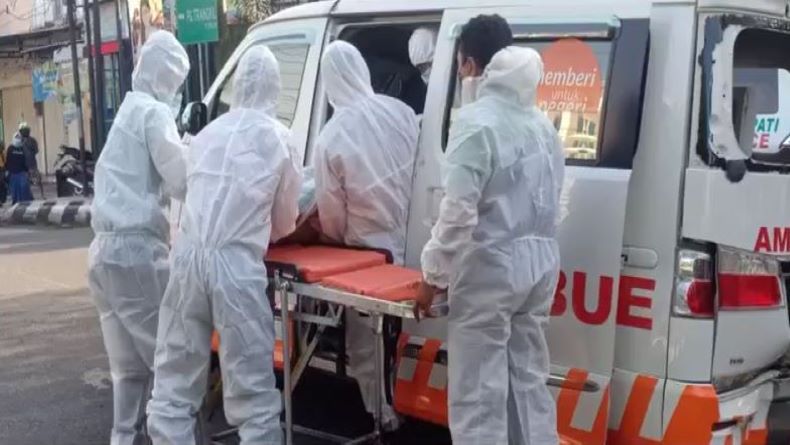   Ambulans Bawa Jenazah Covid-19 Tabrakan dengan Truk, 1 Tewas, 1 Lainnya Kritis 