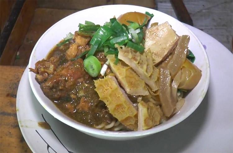 Viral, Mi Ayam Topping Babat Sapi Laris Diburu Konsumen