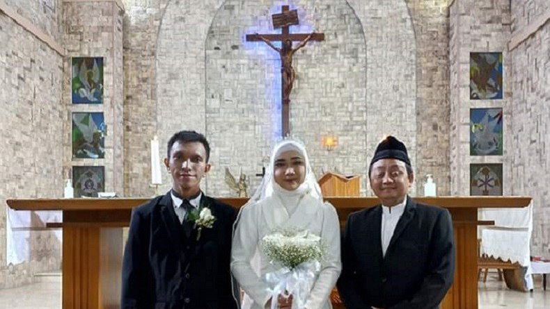 Wamenag: Pernikahan Beda Agama yang Viral Tidak Tercatat di KUA