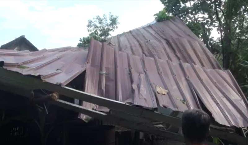 Angin Puting Beliung Terjang Mojokerto, Belasan Rumah Warga Rusak Parah
