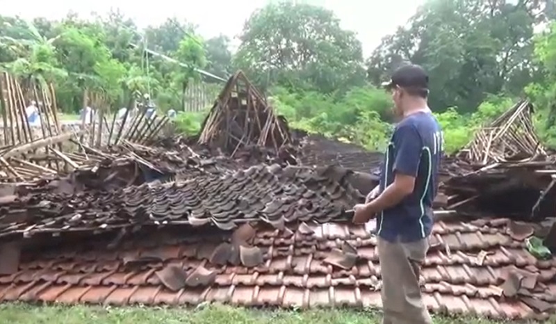 Rumah di Ponorogo Ambruk usai Hujan Deras, Penghuni Lari Selamatkan Diri 
