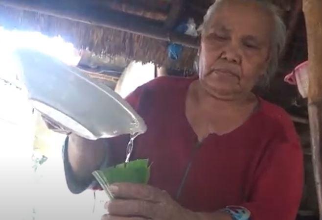 Prihatin! Warga Kais Sisa Kelapa di Sampah untuk Dijadikan Minyak Goreng