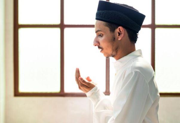 Kapan Waktu yang Tepat Memanjatkan Doa kepada Allah? Simak 14 Waktu Mustajab Beserta Hadits