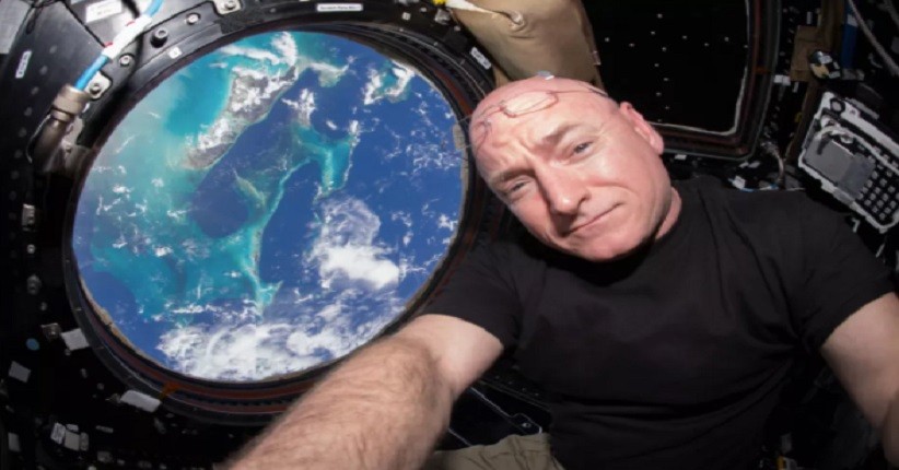 Mantan Astronot NASA Kembalikan Mendali dari Rusia: Tolong Berikan ke Ibu yang Kehilangan Putranya Dalam Perang