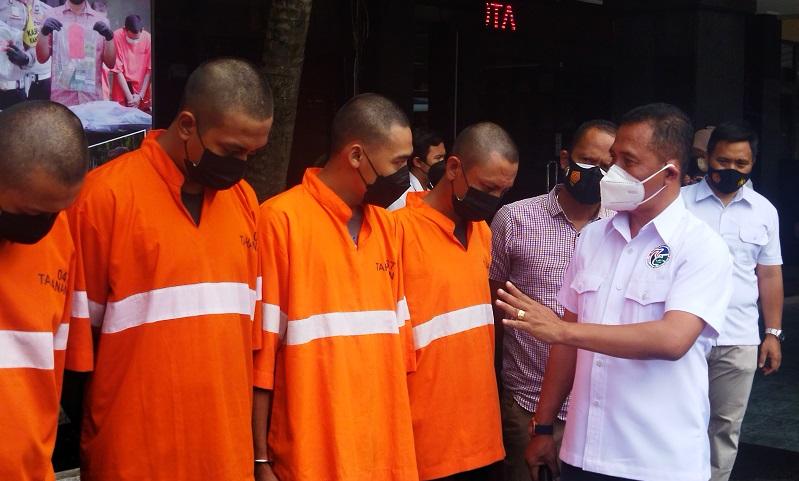 Polresta Malang Bongkar Pengiriman 10 Kg Ganja Kering asal Solo, 4 Pelaku Ditangkap