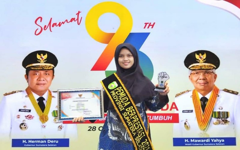 Kisah Chintya, Putri Tukang Ojek Berprestasi yang Ajak Perempuan Berani Bermimpi