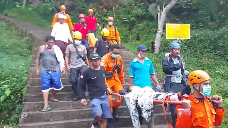 Usai Ritual di Kawah Gunung Agung, Pelajar SMP Jatuh ke Jurang 20 Meter