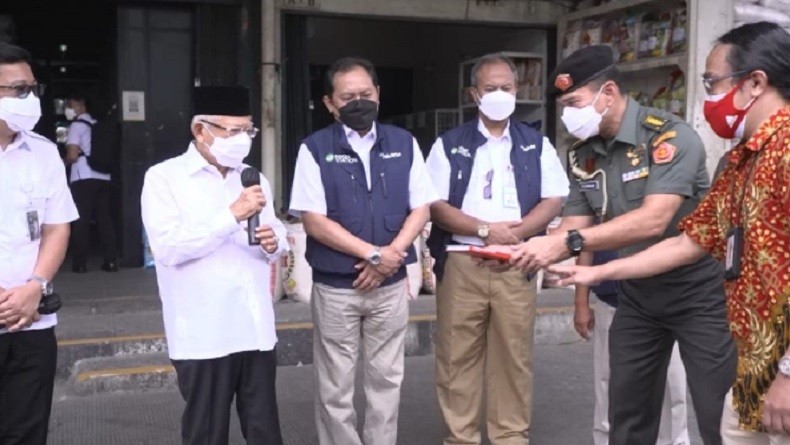 Wapres KH Ma'ruf Amin Ulang Tahun ke-79, Dapat Hadiah Buku tentang Papua