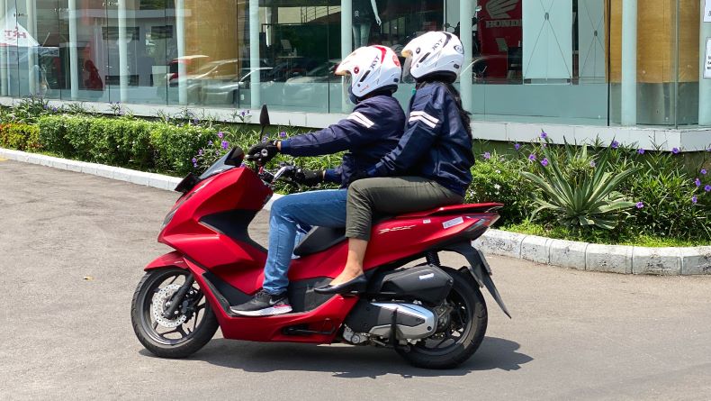 Simak, Ini Tips Berboncengan yang Perlu Diperhatikan saat Berkendara 