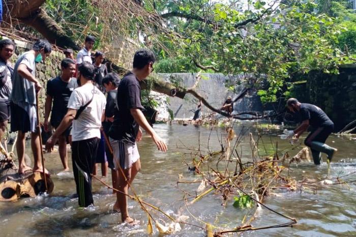 Jaga Kelestarian Lingkungan, Ratusan Relawan Bersihkan Aliran Sungai di Sleman