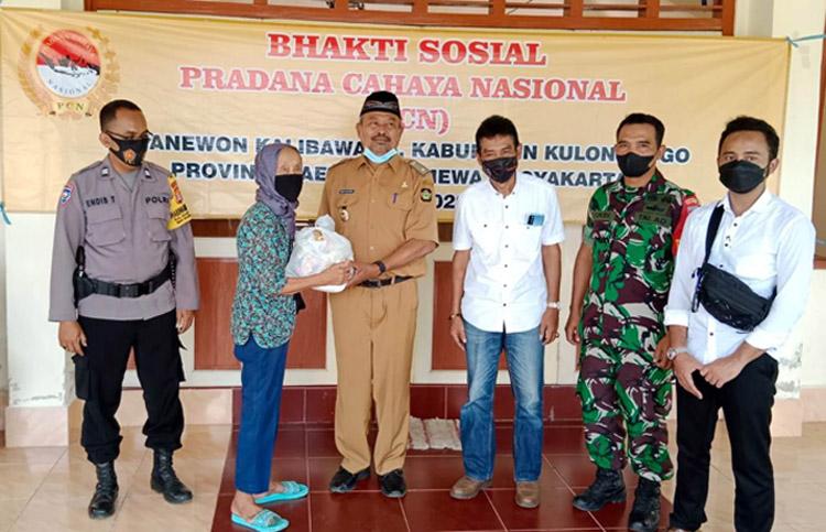 Pradana Cahaya Nasional Bagikan Sembako untuk Warga Miskin di Kulonprogo 