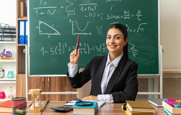 Bagaimana Cara Menghormati dan Mematuhi Guru? Ini Contoh dan Jawabannya