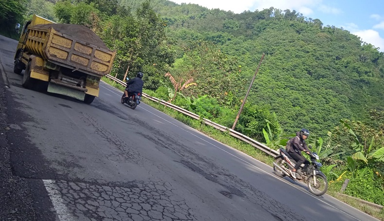 Teruji di Cilegon Banten, Wabup Yakin Jalan Aspal Plastik Awet di Garut