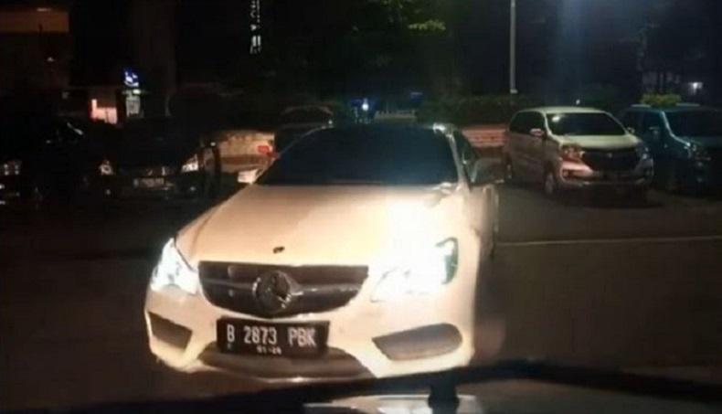 Viral Mobil Mewah Halangi Ambulans yang Bawa Ibu Hamil di Tol Tangerang