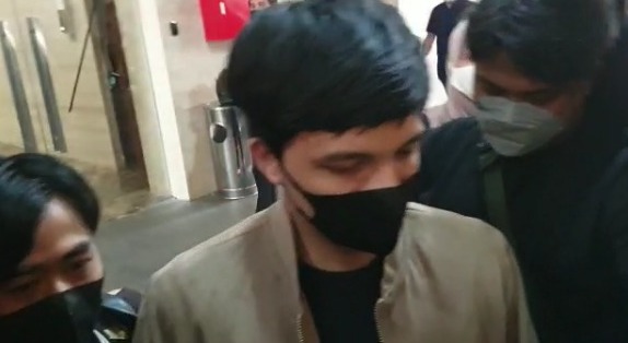 Bawa Tas Mewah dari Doni Salmanan, Begini Penampakan Atta di Bareskrim