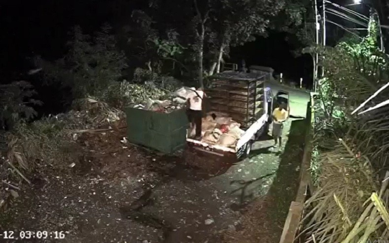 Beraksi Tengah Malam, Pembuang Limbah Ayam di Jembrana Bali Ditangkap Warga