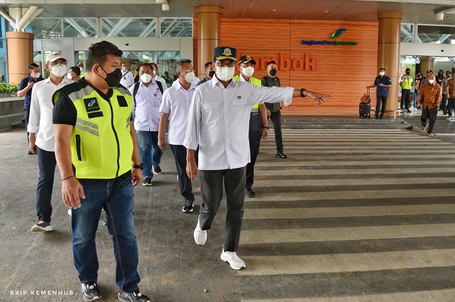  Antisipasi Puncak Lonjakan Penumpang Menuju ke Mandalika, Menhub Sidak Bandara Hingga Pelabuhan di Lombok 