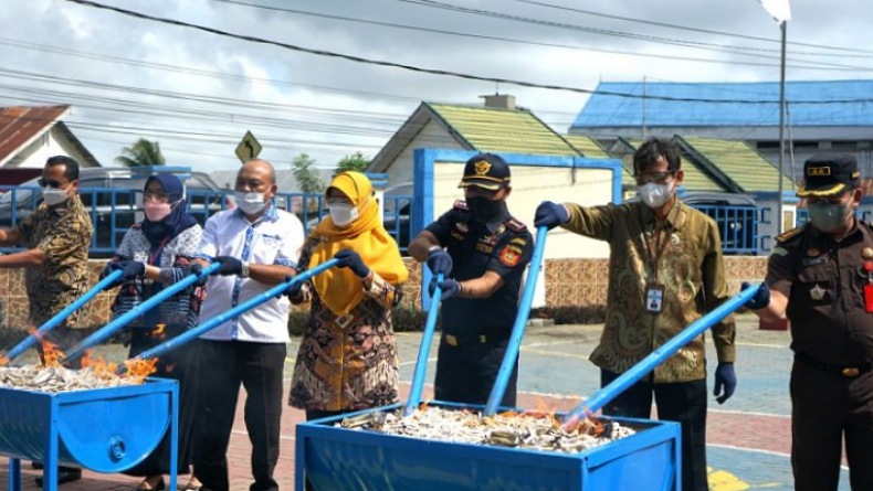 Bea Cukai Gorontalo Musnahkan 170.370 Rokok Ilegal
