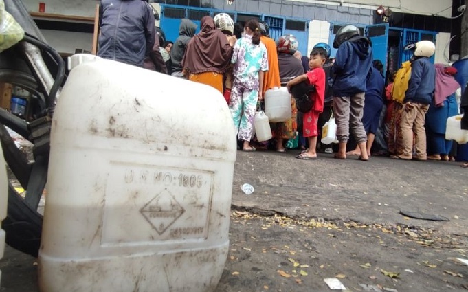 Minyak Goreng Kemasan Mahal, Masyarakat Beralih ke Minyak Goreng Curah 