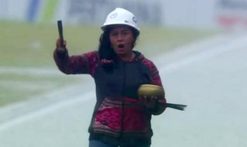 Rara Pawang Hujan Mandalika Dibayar Berapa? Ini Pengakuannya