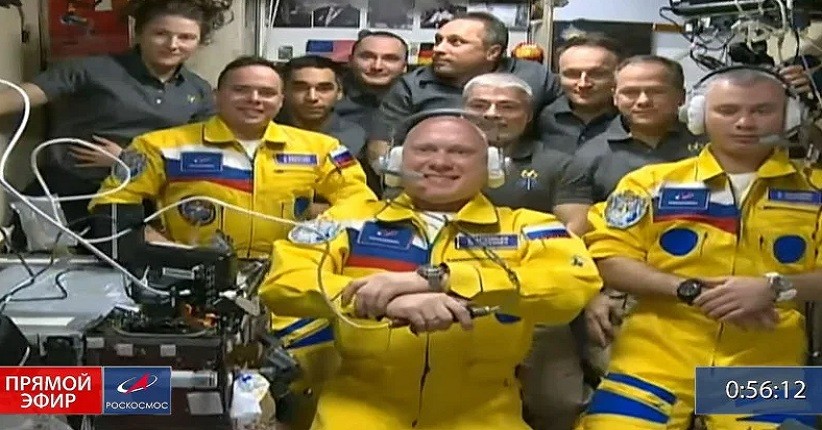Baju Luar Angkasa Rusia Jadi Perbincangan, Roscosmos: Itu Warna Almamater Mereka