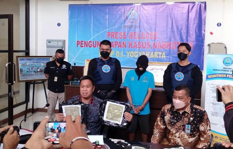 BNNP DIY Ungkap Peredaran Narkotika, Tangkap Tersangka dengan Barang Bukti 1 Kilogram Ganja  
