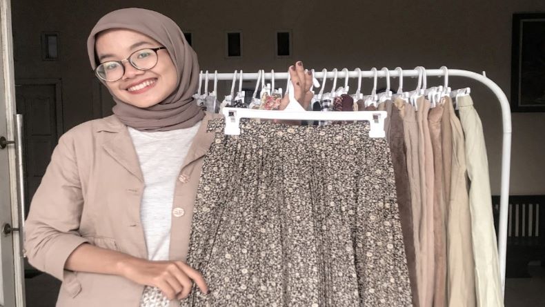 Bisnis Thrift, Mahasiswa UNS ini Raup Omzet Jutaan Rupiah per Bulan 