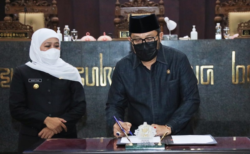 Pemprov Jatim Sahkan Raperda Perlindungan PMI, Ini Kata Gubernur Khofifah