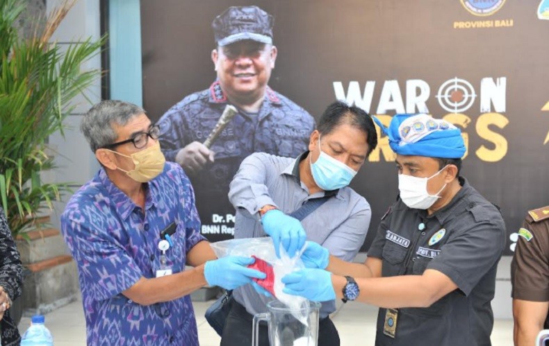 BNN Bali Musnahkan 1 Kg Sabu, Diblender Bareng Cairan Pembersih Lantai