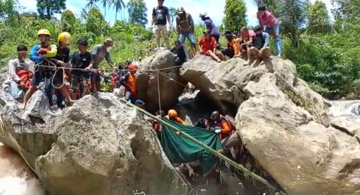 Korban Hilang Kecelakaan Minibus di Tana Toraja Ditemukan Tewas Terjepit Batu Sungai di Enrekang