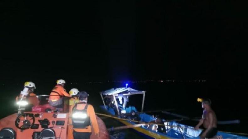Kapal Bocor Dihantam Ombak, 6 Nelayan Diselamatkan Basarnas di Buton Tengah